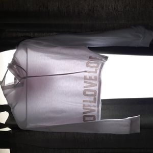 Touch me Ling sleeve crop top w/ hood. White. Sz. M
